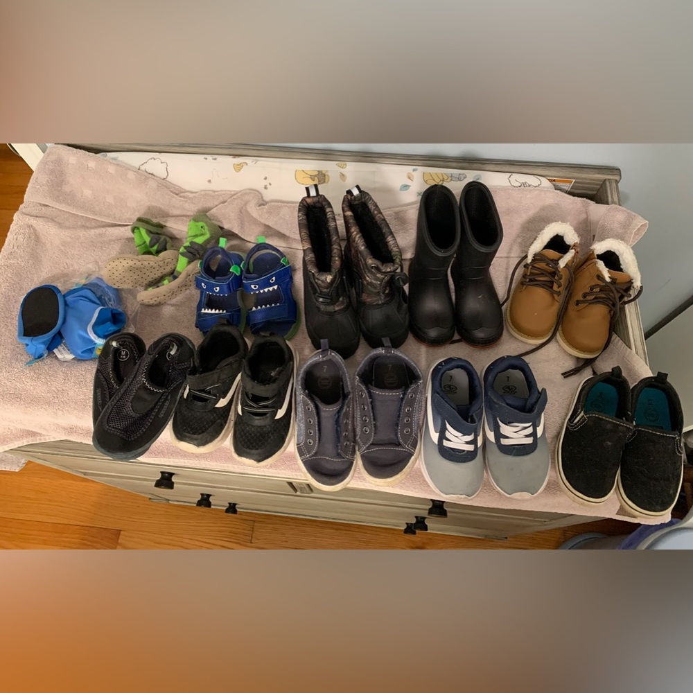 Toddler boy shoe lot. Size 6/7